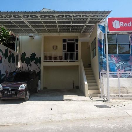 Reddoorz Syariah Near Universitas Mercu Buana Kampus 2 Yogyakarta Kejayan ภายนอก รูปภาพ