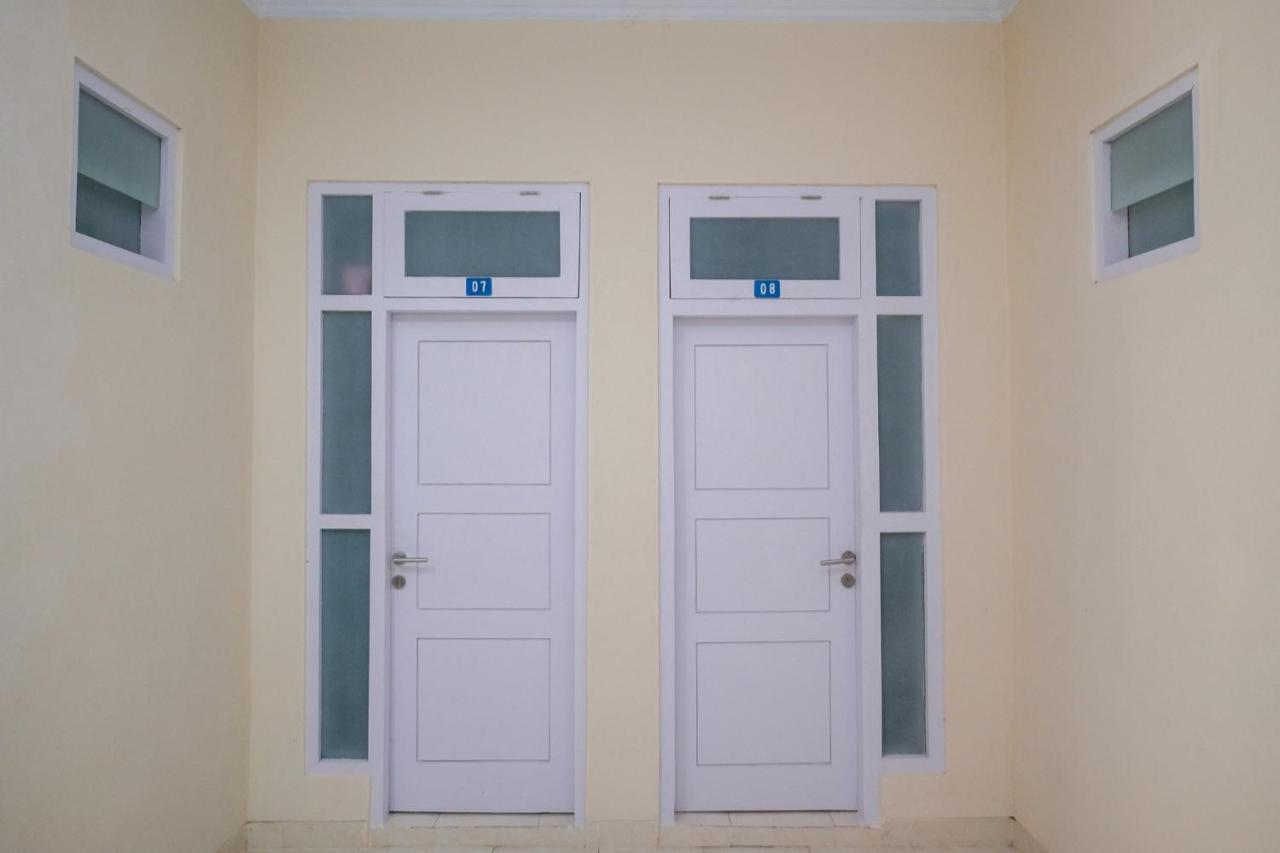 Reddoorz Syariah Near Universitas Mercu Buana Kampus 2 Yogyakarta Kejayan ภายนอก รูปภาพ
