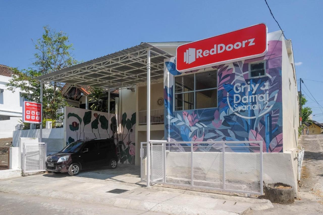 Reddoorz Syariah Near Universitas Mercu Buana Kampus 2 Yogyakarta Kejayan ภายนอก รูปภาพ